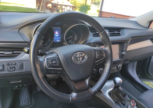 Toyota Avensis cena 59500 przebieg: 156000, rok produkcji 2017 z Gorlice małe 67